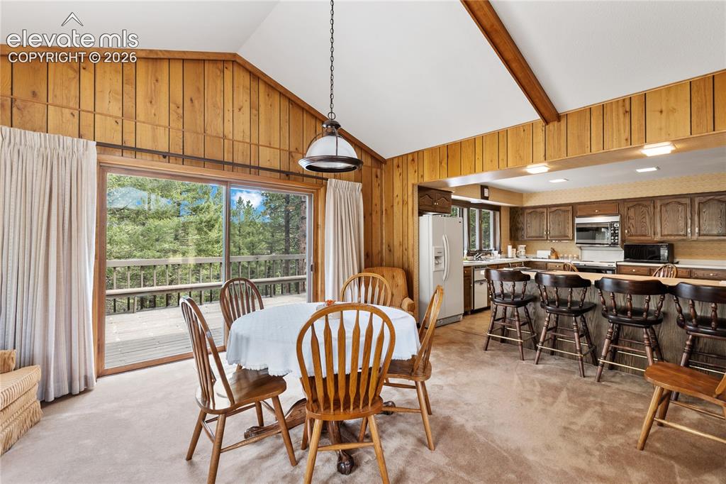Image 19 of 43: Dining Area