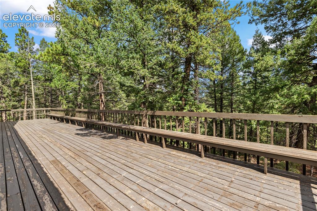 Image 40 of 43: Deck