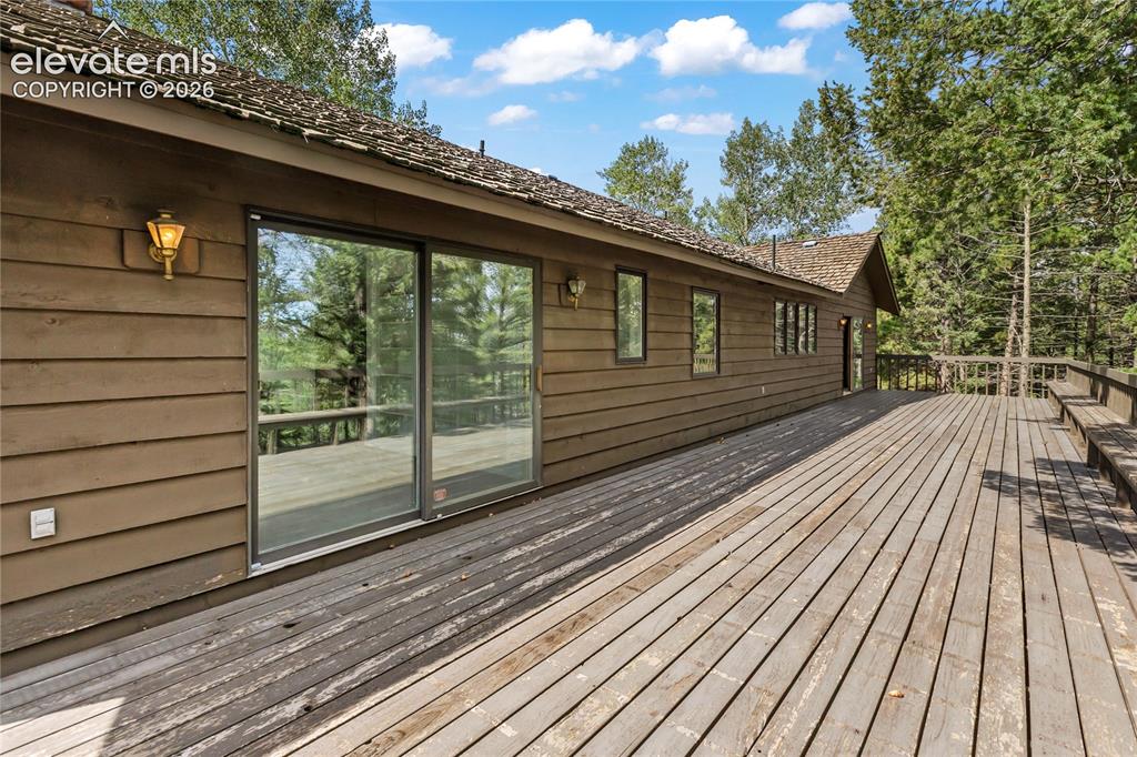 Image 42 of 43: Deck