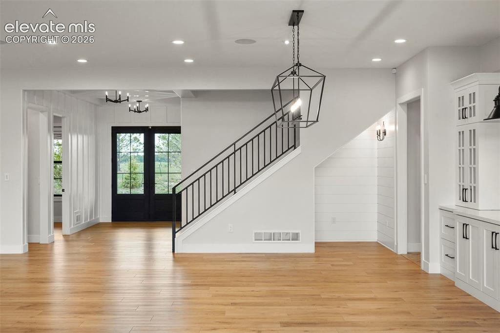 Image 15 of 49: Dining Area
