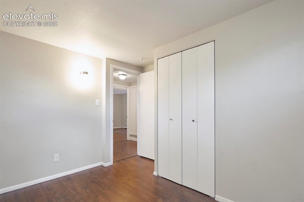 Image 16 of 21: Bedroom