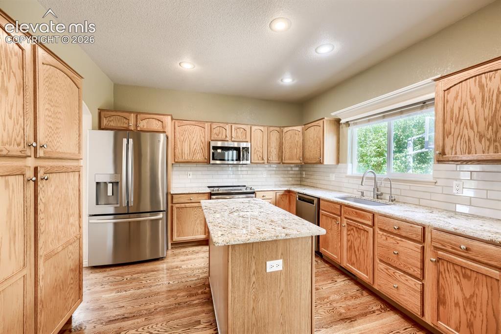 Image 13 of 47: Kitchen