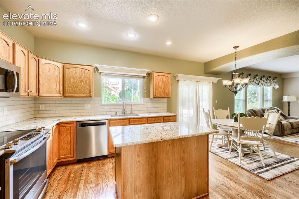 Image 14 of 47: Kitchen
