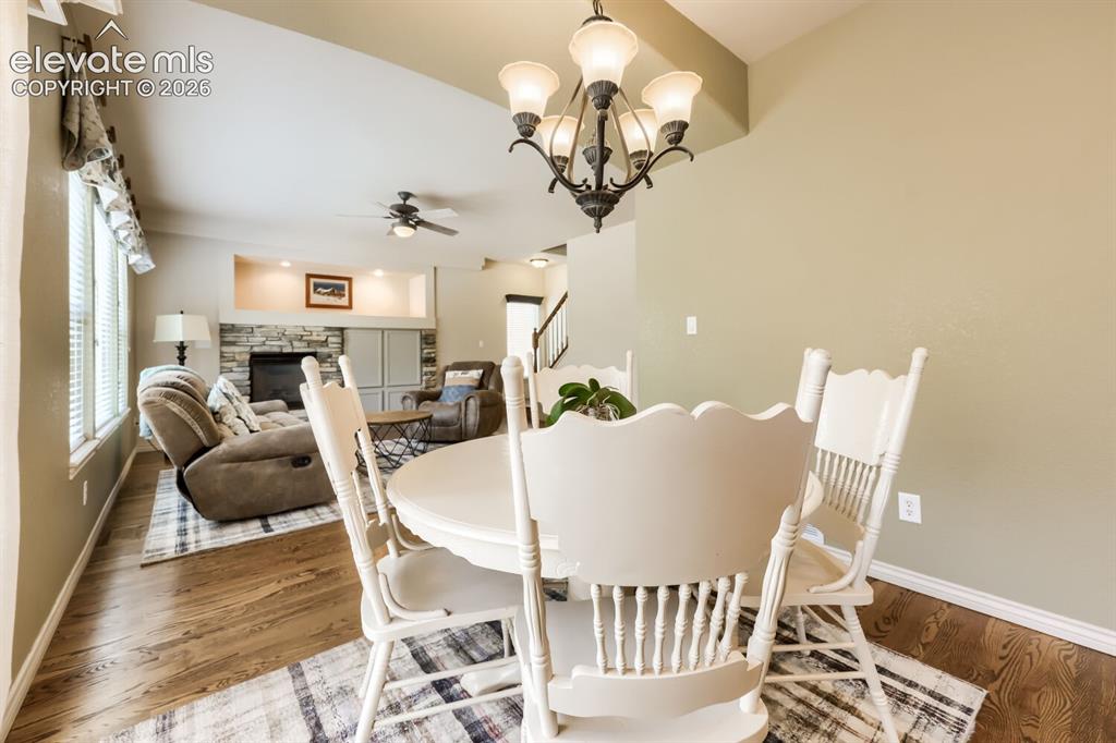 Image 16 of 47: Dining Area