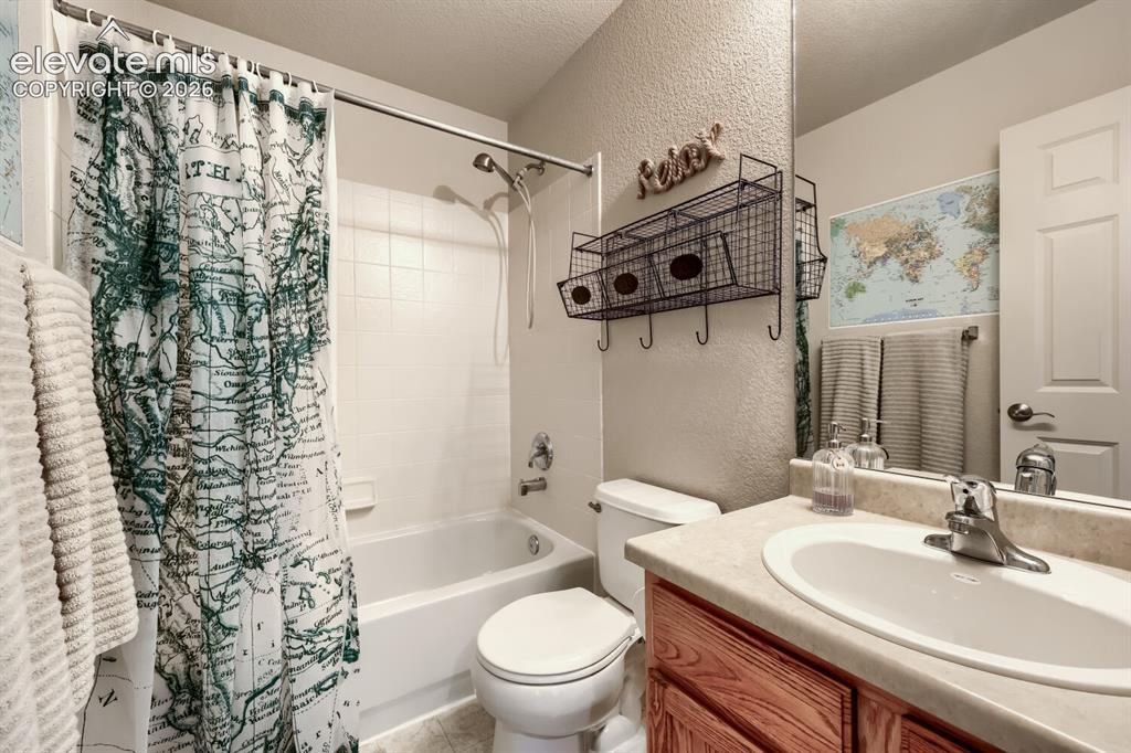 Image 43 of 47: Bathroom
