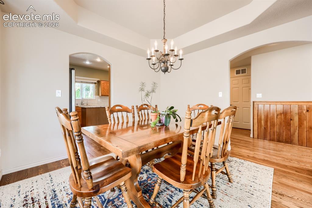 Image 8 of 47: Dining Area