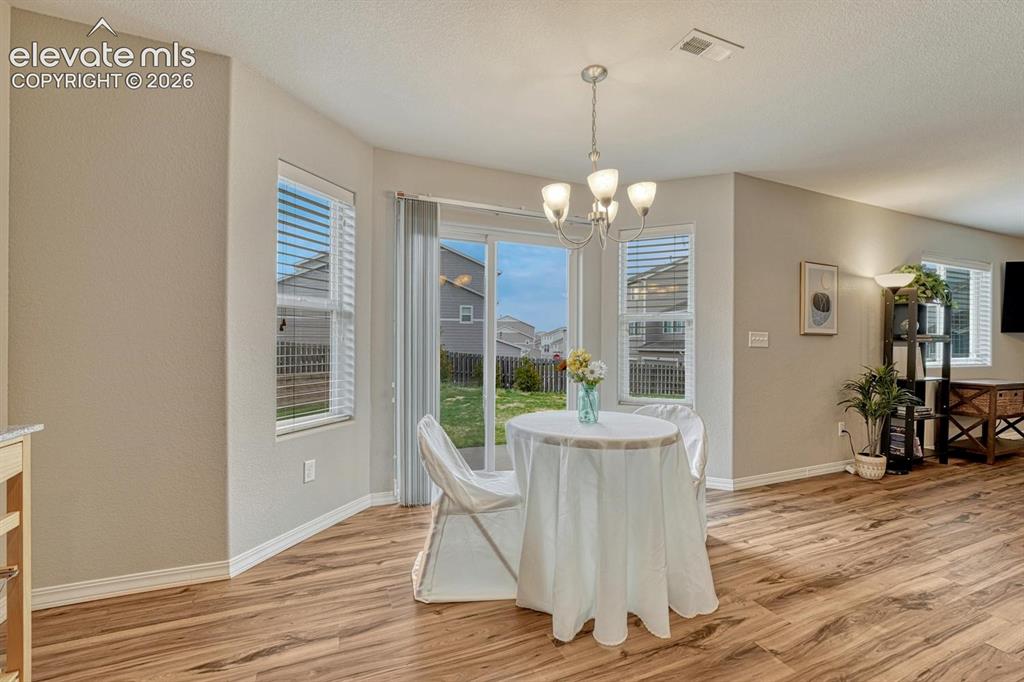 Image 13 of 50: Dining Area