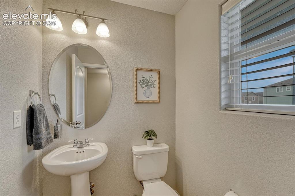 Image 18 of 50: Bathroom