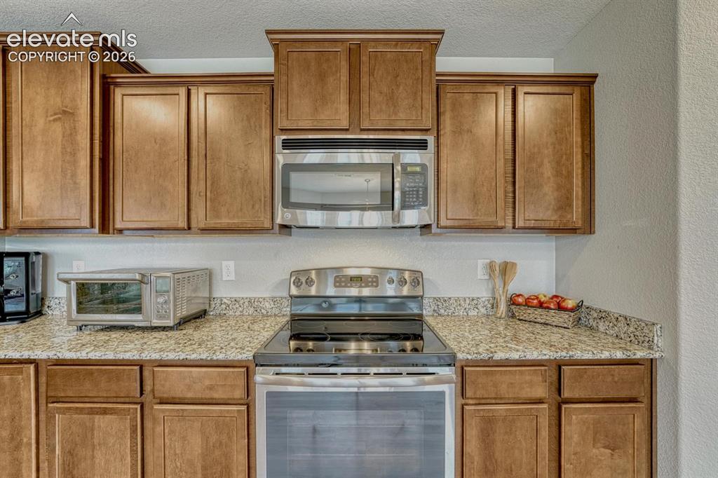 Image 8 of 50: Kitchen