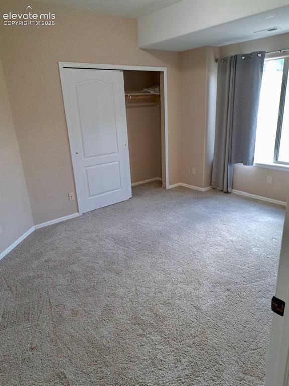 Image 19 of 23: Bedroom