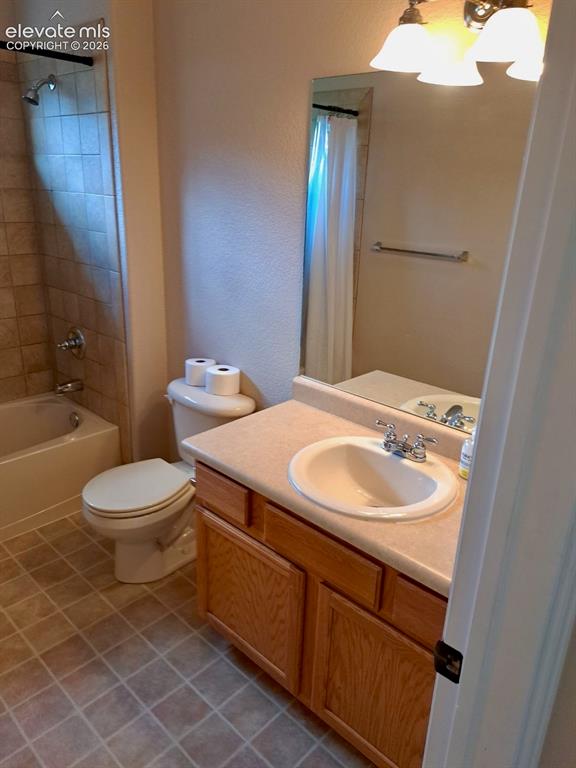 Image 20 of 23: Bathroom