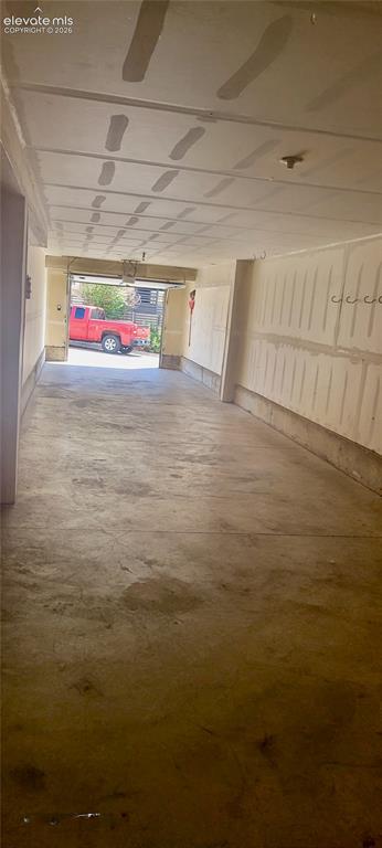 Image 22 of 23: Garage