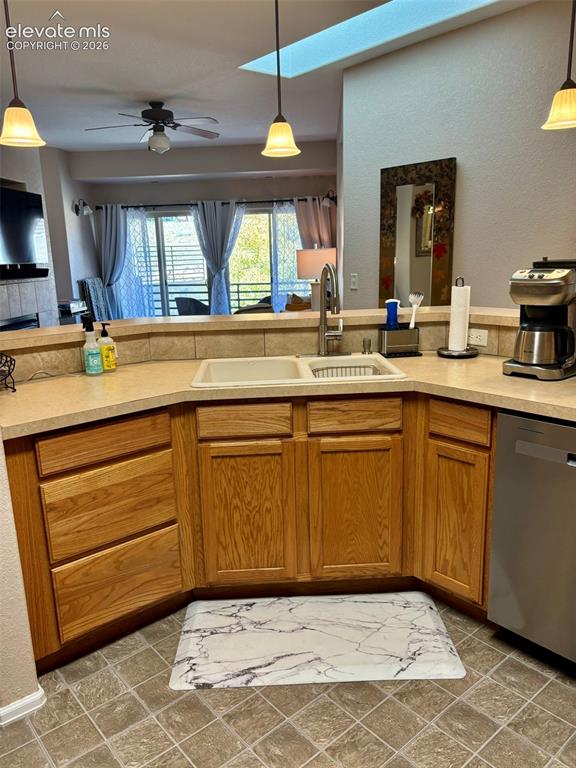 Image 8 of 23: Kitchen