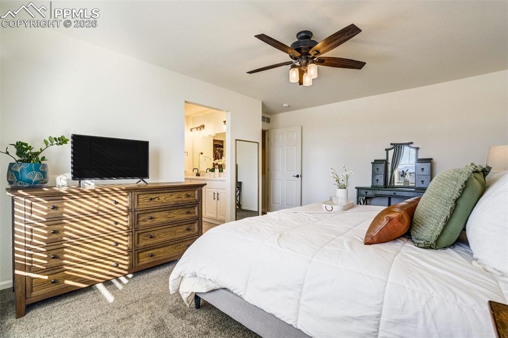 Image 16 of 42: Ample natural light with not a thing to do. 