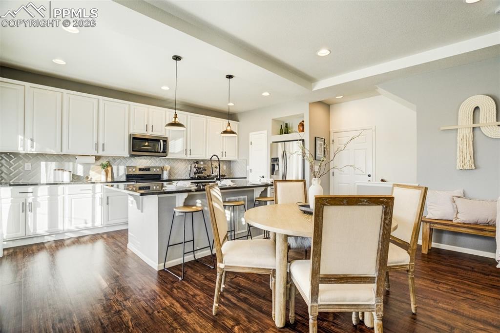 Image 7 of 42: Dining Area