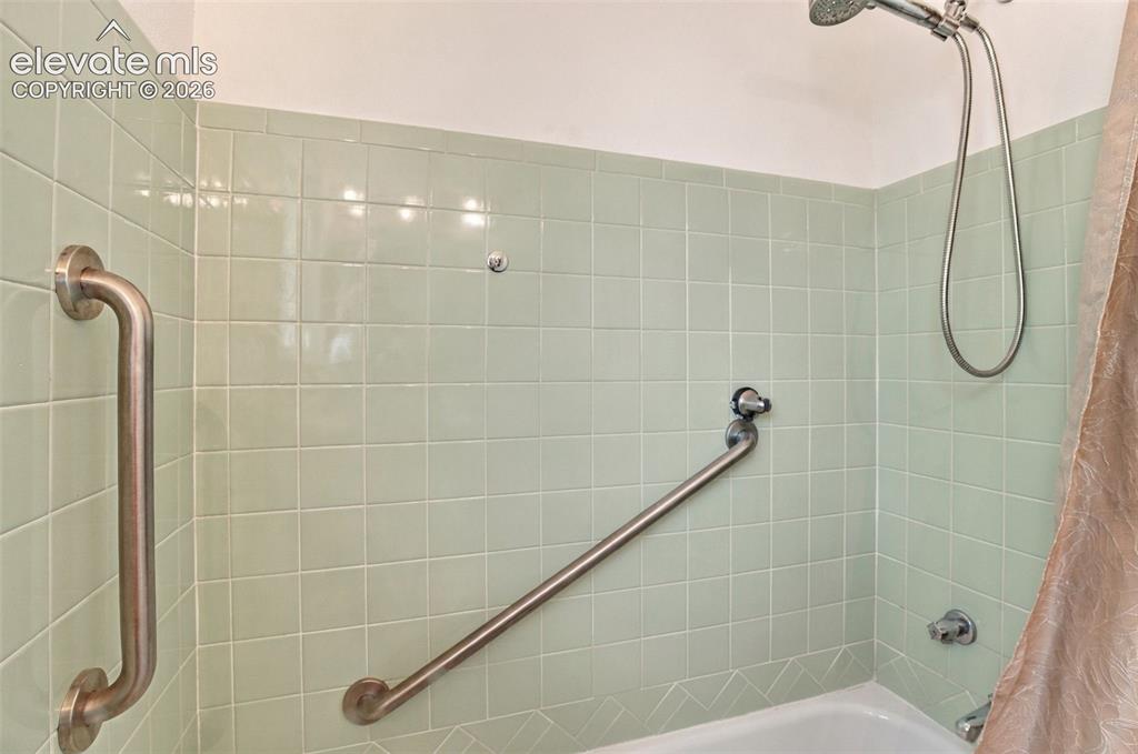 Image 19 of 42: Upper Bathroom