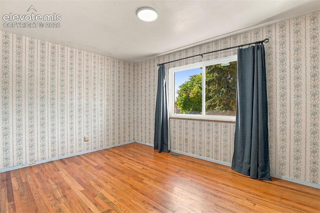 Image 20 of 42: Upstairs bedroom