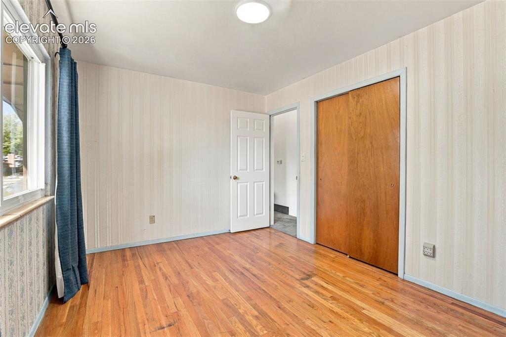 Image 21 of 42: Upstairs bedroom