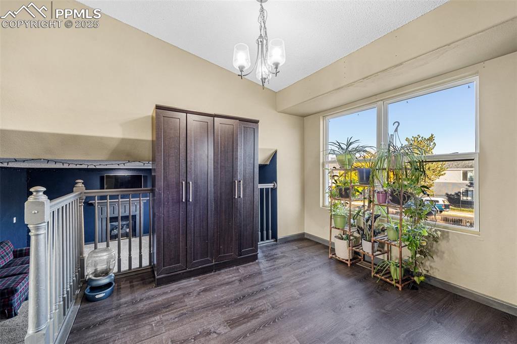 Image 3 of 21: Entry