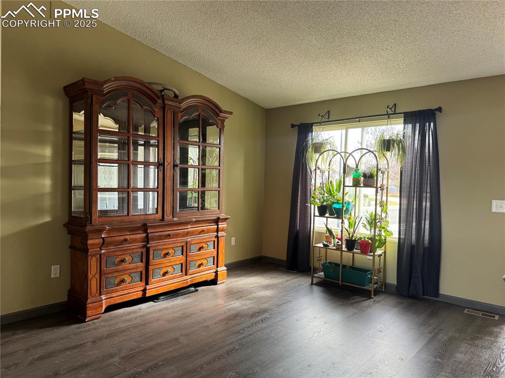 Image 6 of 21: Entry