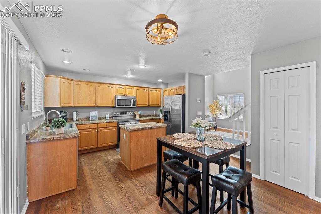 Image 11 of 43: Kitchen