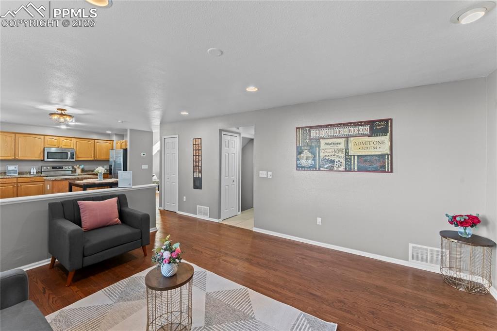 Image 18 of 43: Living Room