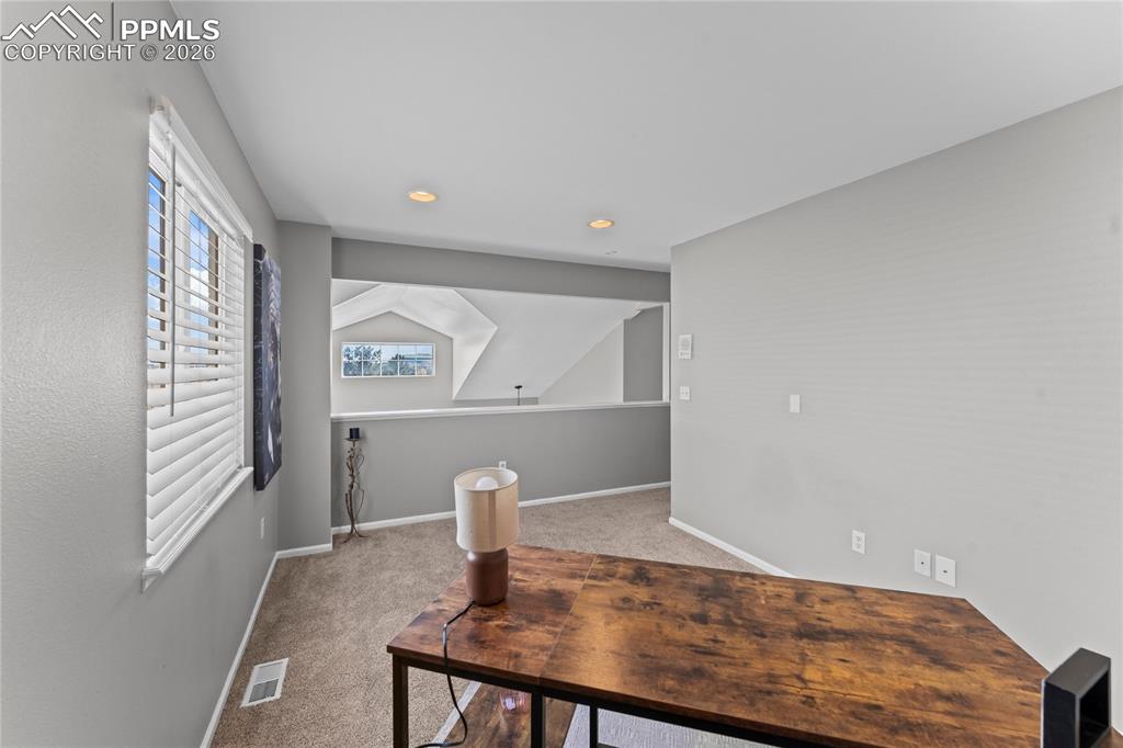 Image 23 of 43: Office