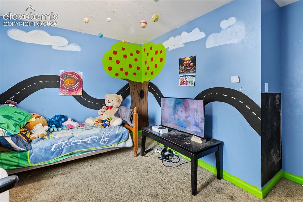 Image 10 of 23: Versatile bedroom with flexible use