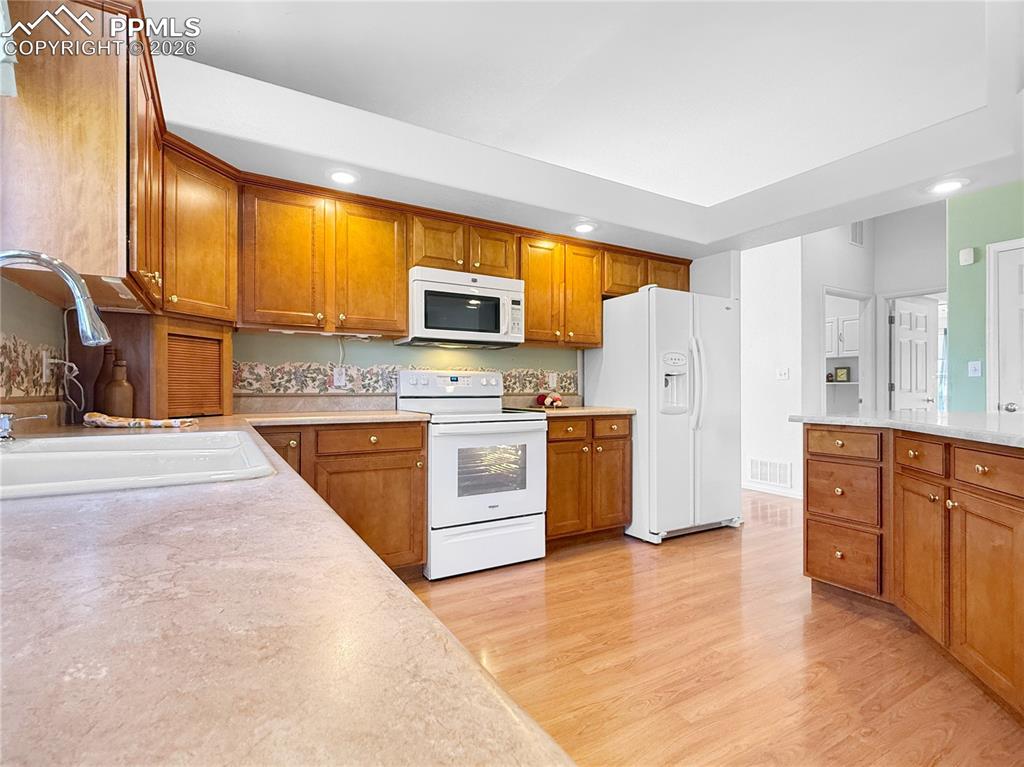 Image 14 of 46: Bright and sunny kitchen with all appliances.