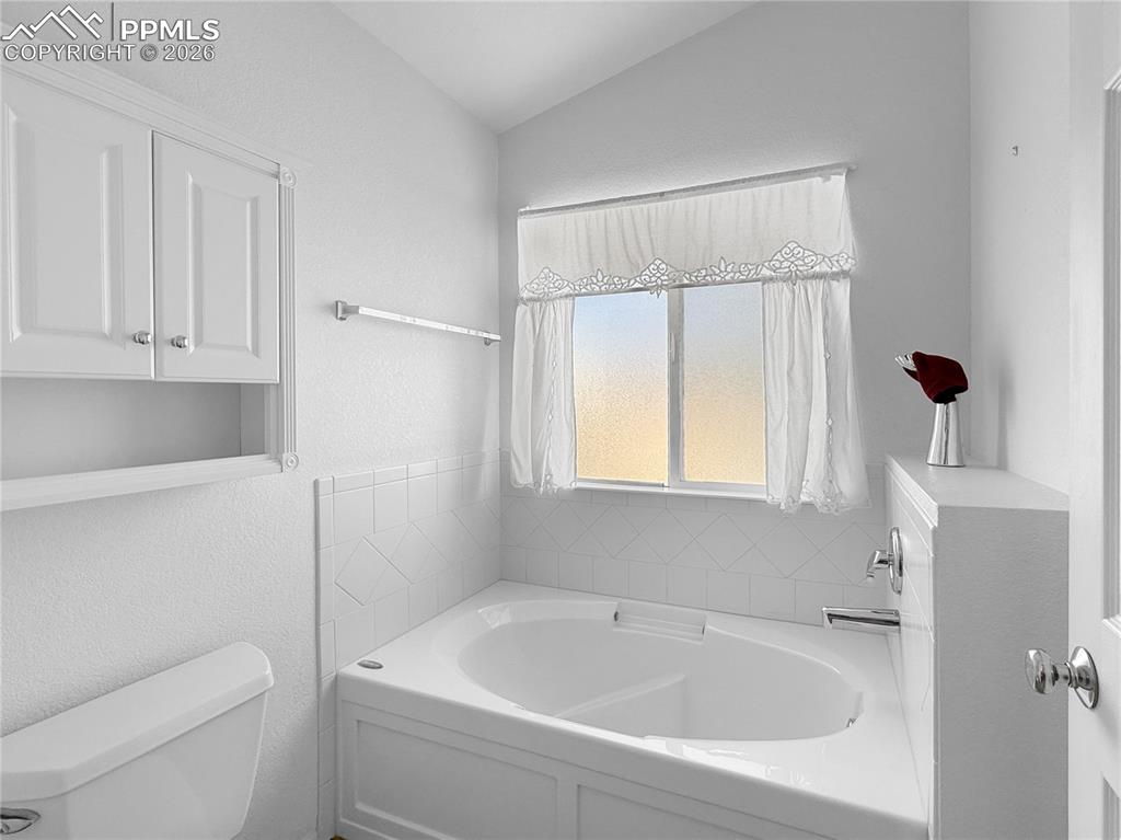 Image 22 of 46: Separate area for the toilet and gerden tub.