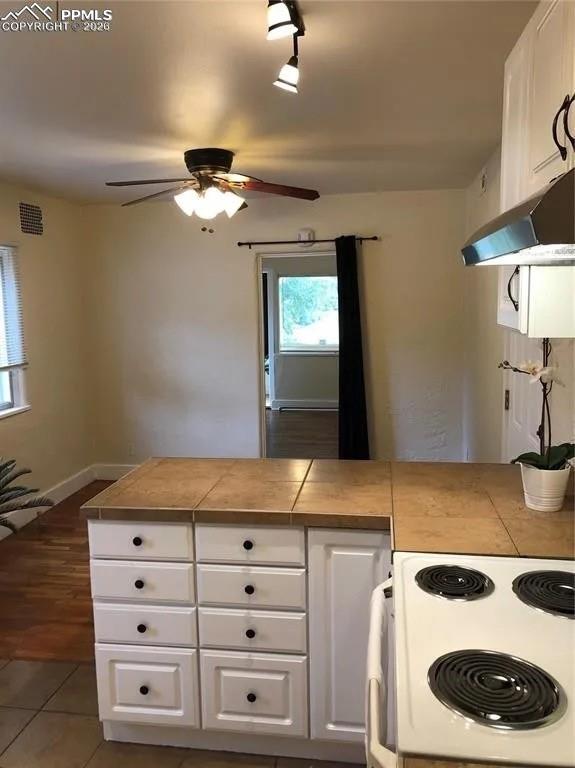 Image 27 of 33: Unit 4