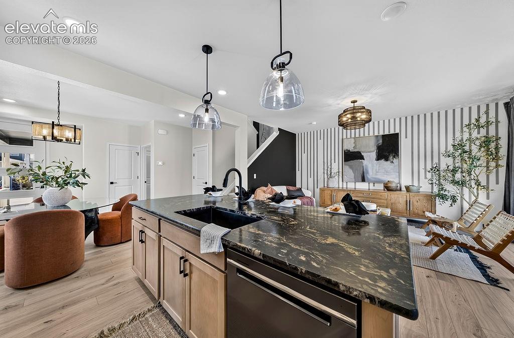 Image 10 of 49: Kitchen