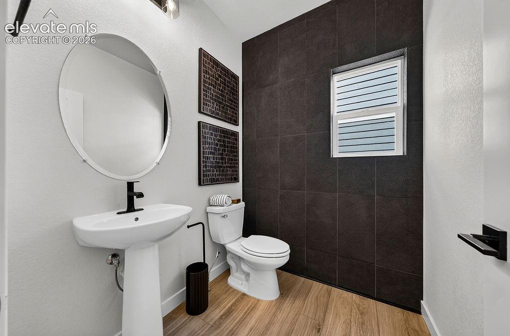 Image 17 of 49: Bathroom