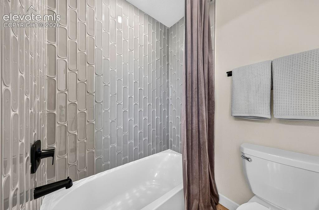 Image 36 of 49: Bathroom