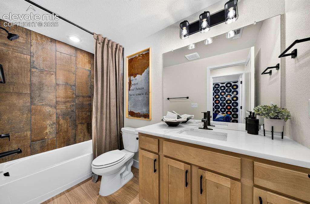Image 45 of 49: Bathroom
