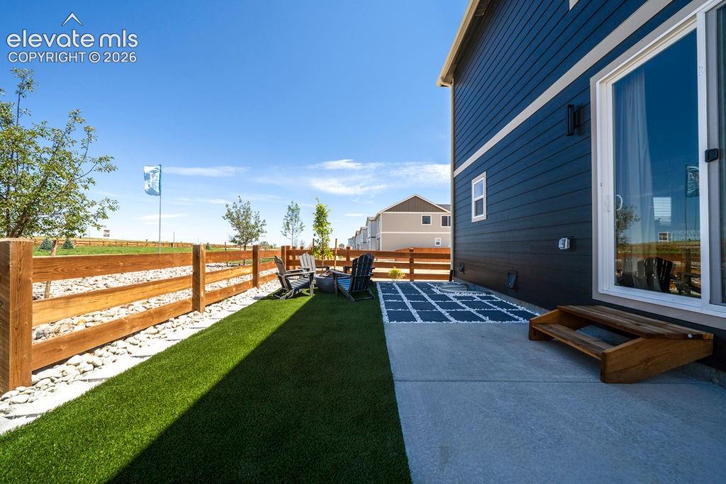 Image 46 of 49: Yard