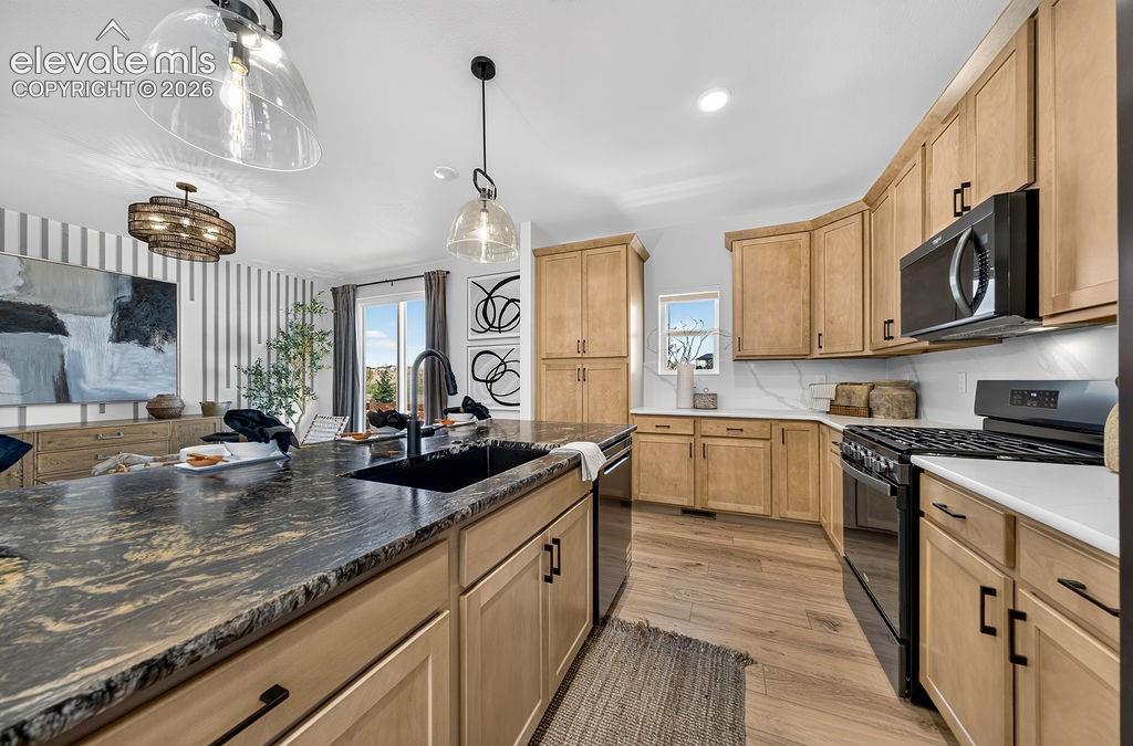 Image 5 of 49: Kitchen