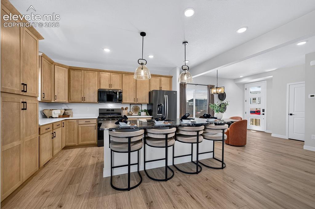 Image 6 of 49: Kitchen