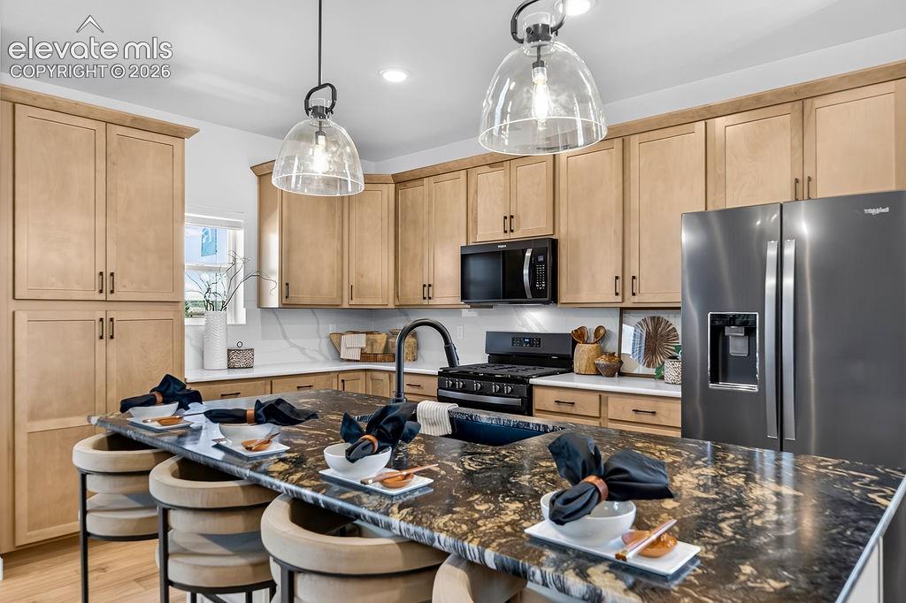 Image 9 of 49: Kitchen