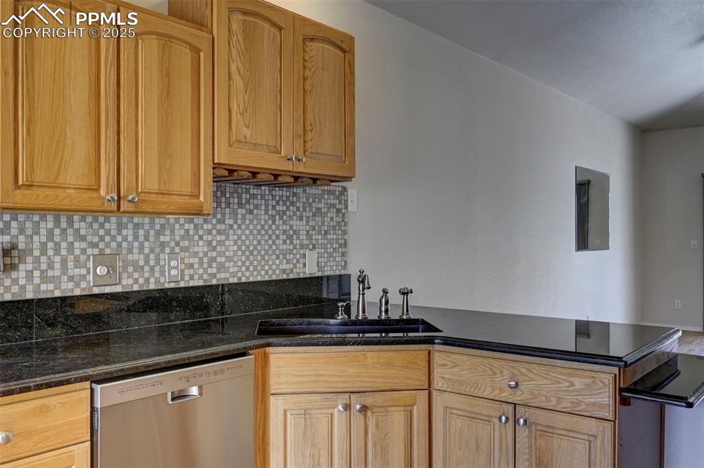 Image 10 of 42: Kitchen