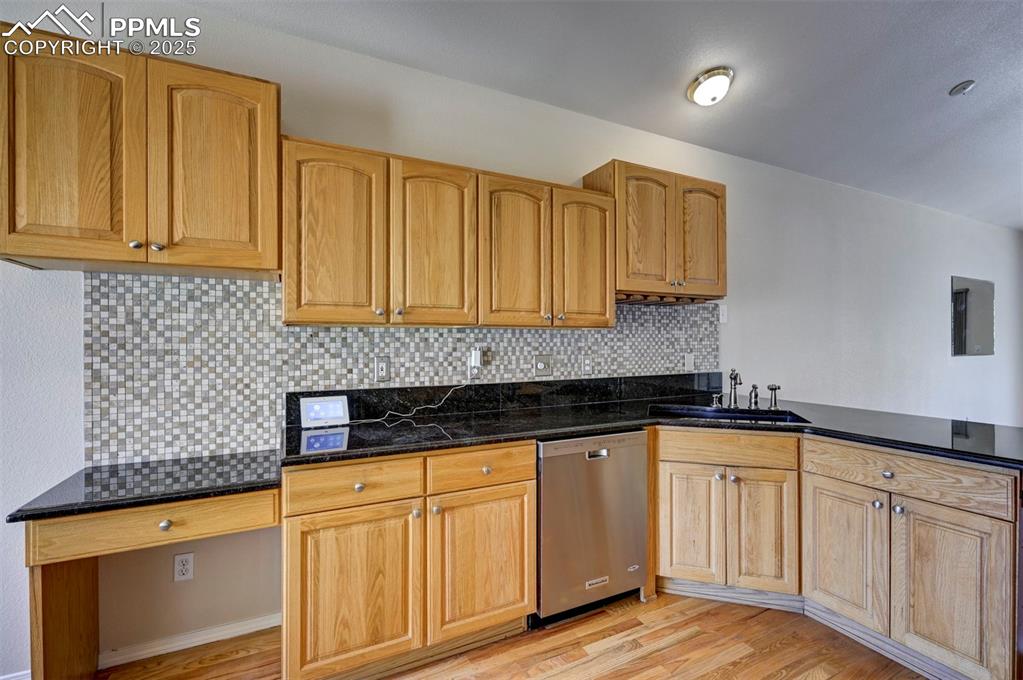 Image 11 of 42: Kitchen