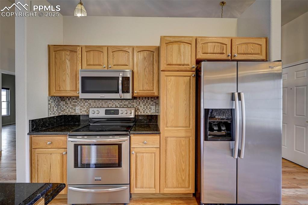 Image 13 of 42: Kitchen
