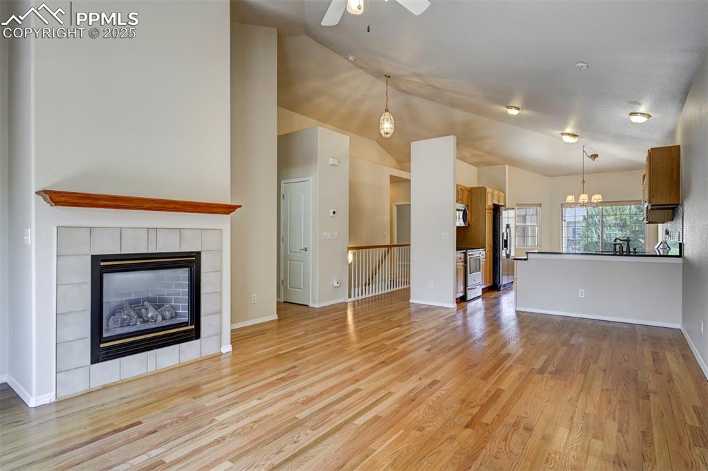 Image 18 of 42: Living Room