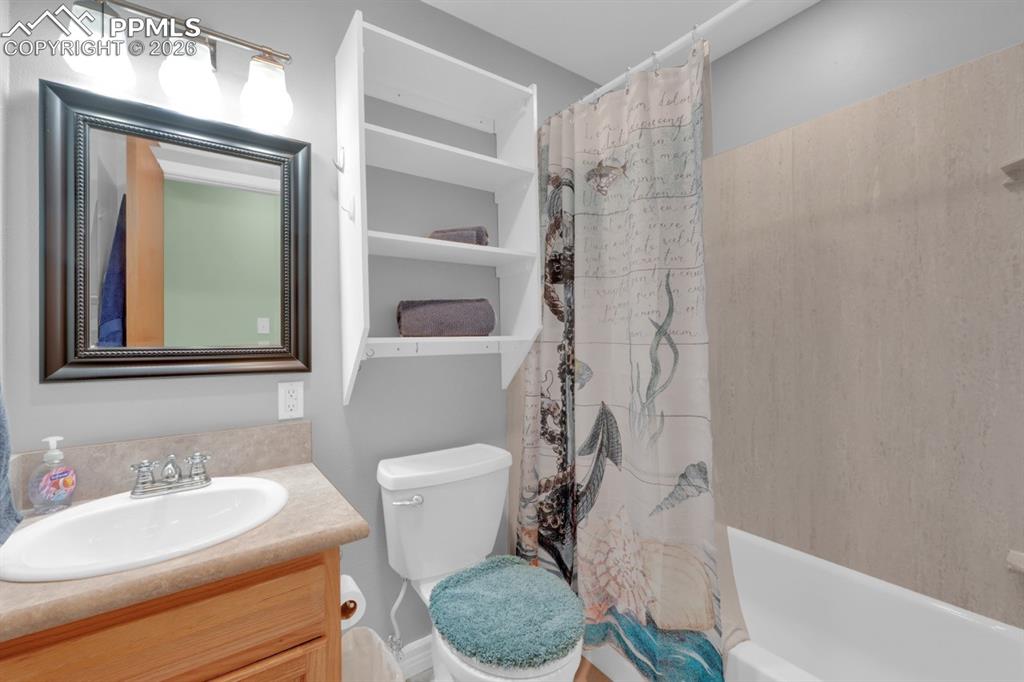 Image 16 of 49: Full main hall bathroom