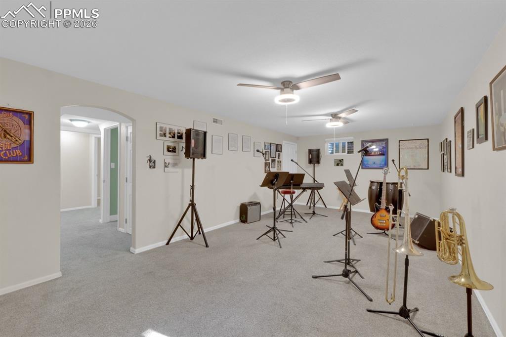 Image 23 of 49: Large family room