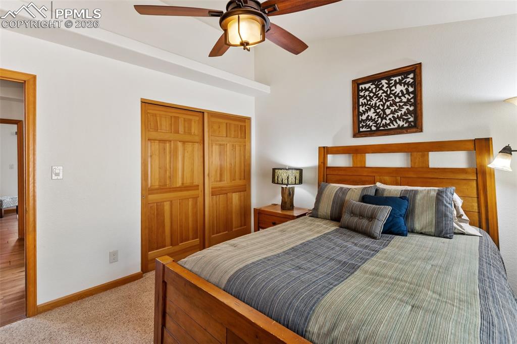 Image 26 of 50: Bedroom