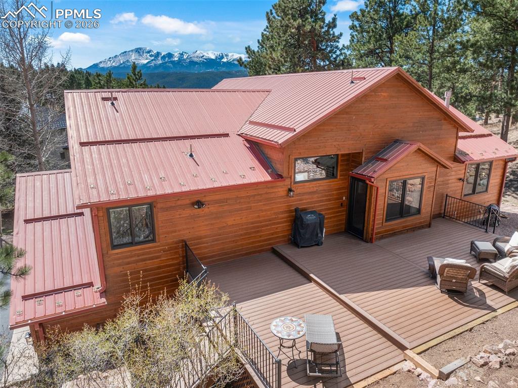 Image 3 of 50: Back of Structure