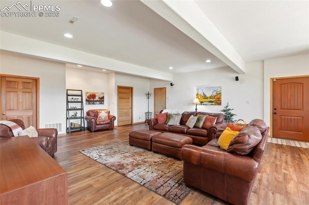 Image 31 of 50: Family Room