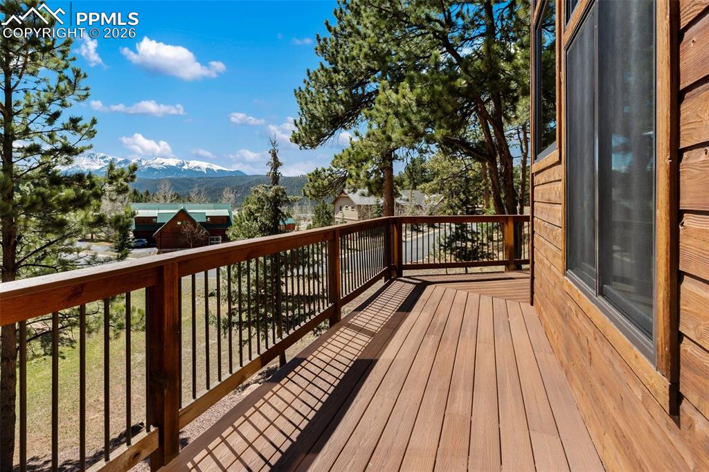 Image 38 of 50: Deck