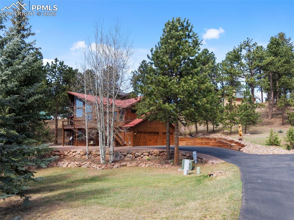 Image 44 of 50: Yard